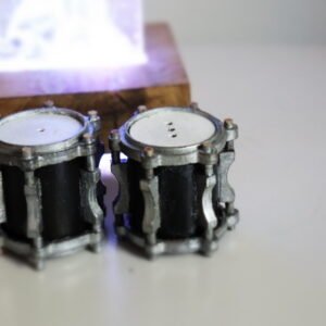 Black and chrome salt n pepper shakers